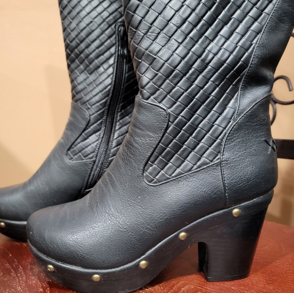 Monroe and Maine Boots - Picture 10 of 11